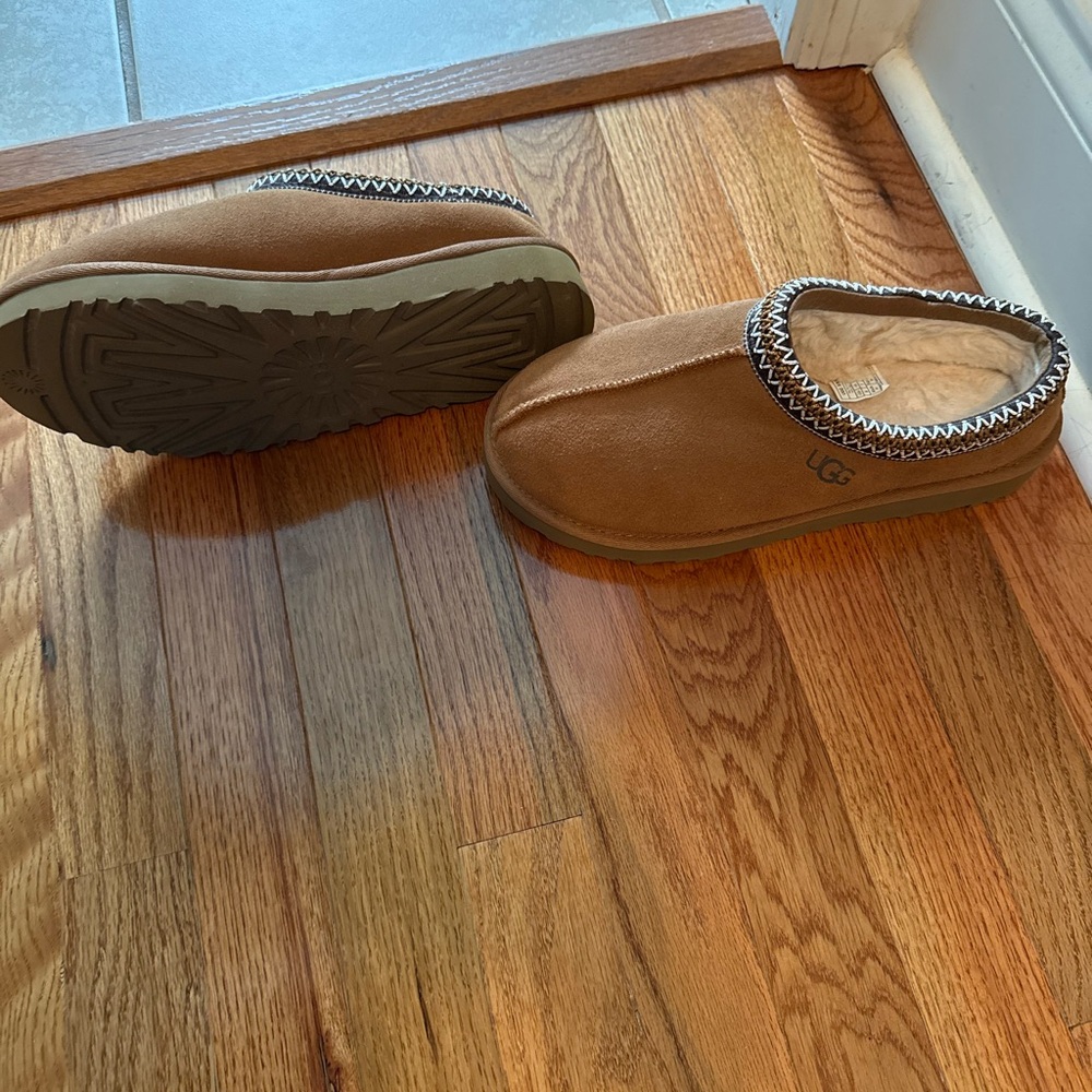 UGG Tasman